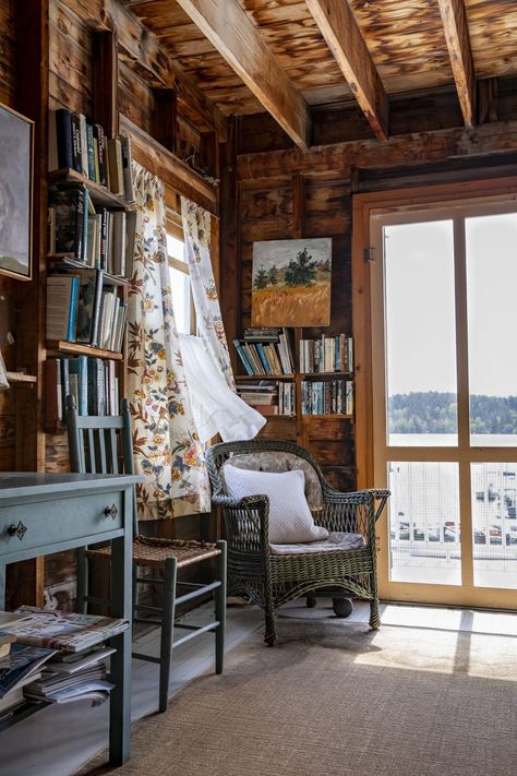 Maine Cottage Interiors, Coastal Cabin, Log Cabin Living, Cabin Interior Design, Fishermans Cottage, Dream Cabin, Floral Chintz, Maine Cottage, Lake Cabin