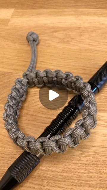 End Bracelet, Paracord Bracelet Tutorial Step By Step, How To Make A Paracord Bracelet, Paracord Bracelet, Paracord Projects Tutorials, Slip Knot Bracelets, Ways To Lace Shoes, Paracord Bracelet Designs, Paracord Projects Diy