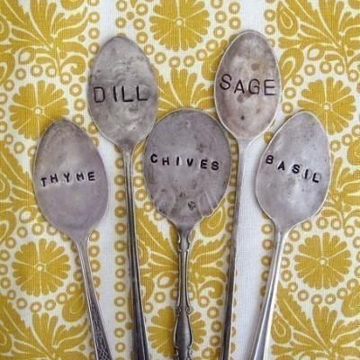 One day when I have a HUGE garden...Make your own spoon tags Herb Markers, Garden Tags, Diy Herb Garden, Antique Spoons, Garden Labels, Vintage Spoons, Garden Markers, Plant Markers, Back To Nature