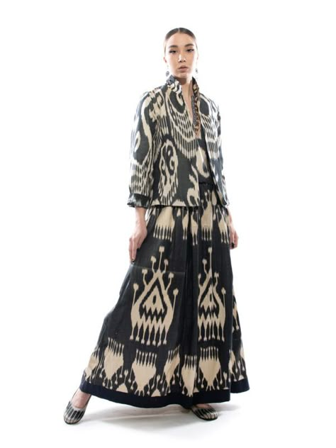 Uzbek Dress, Etnic Style, Raya Dress, African Batik Fabric, Tenun Ikat, Ikat Dress, Batik Fashion, Over 50 Womens Fashion, Pakistani Dress Design