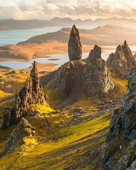 Majestic Scenery, Scotland Landscape, Scenery Photos, The Isle Of Skye, Scotland Highlands, Scottish Landscape, Isle Of Skye, Rock Formations, Beautiful Places In The World