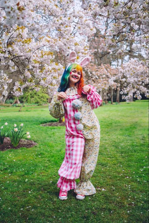 Clown Outfit Pattern, Clown Themed Outfit, Pastel Clown Outfit, Clown Suit Pattern, Rainbow Clown Costume, Gengar And Clefable, Costume Ideas School, Buggy Cosplay, Clown Jumpsuit