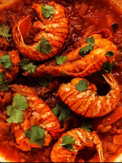 Crayfish Tails Recipes, Crayfish Tails, Kashmiri Chilli, Naan Roti, Garnish Ideas, Cup Of Water, Green Chilli, Roma Tomatoes, Curry Recipe