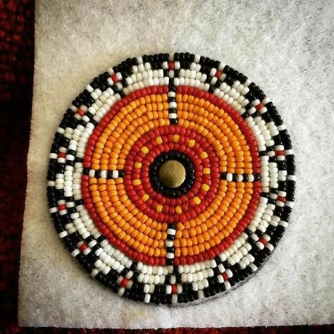 Sticky Note Doodles, Bead Medallion, Native American Beadwork Patterns, Native American Baskets, Native Beading Patterns, Beadwork Ideas, Beads Craft Jewelry, Motifs Perler, Beadwork Designs