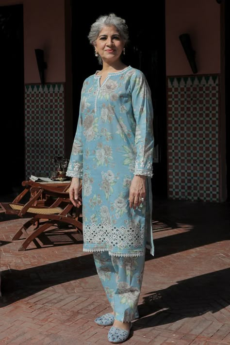 Printed Suit Designs Indian Style Latest, Cotton Suit Designs, Plain Kurti, Stylish Kurtis Design, Printed Suit, College Wear, Kurti Dress, Designer Kurti Patterns, Latest Dress Design