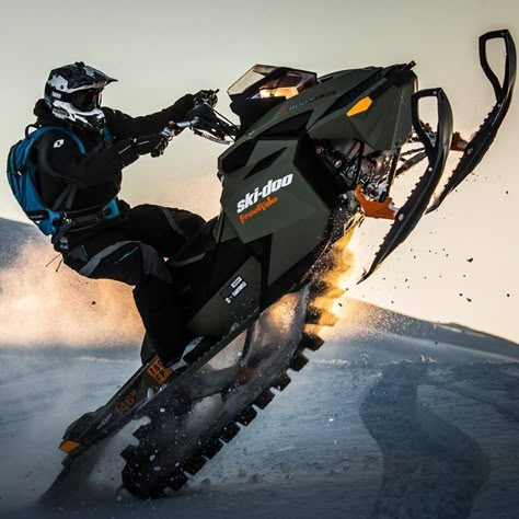 Skidoo Freeride #skidoo Sledding Snowmobile, Ski Doo Snowmobile, Skidoo Snowmobile, Snow Vehicles, Snow Mobile, Snow Toys, Snow Love, Snow Machine, Snow Fun