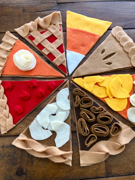 Felt Thanksgiving, Felt Pie, Little Paper Flowers, Pie Garland, Felt Food Patterns, Pies Art, Thanksgiving Pie, Thanksgiving Preschool, Thanksgiving Art