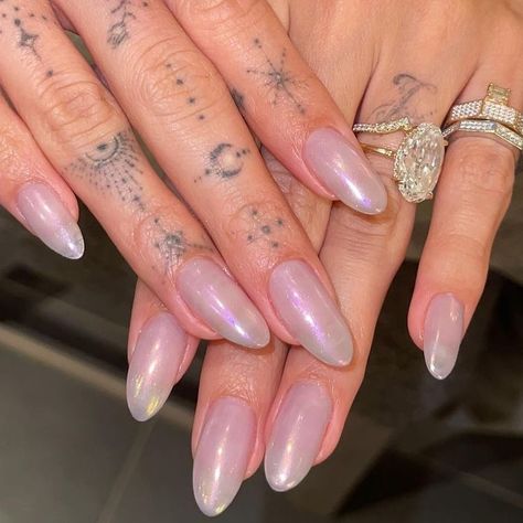 Hailey Nails, Hailey Bieber Nails, Bieber Nails, Wife Nails, Kiss Nails, Nail Techniques, Glazed Donut, Mob Wife, Dream Nails