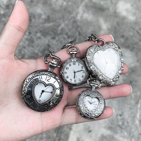 Plaid Shirts, Funky Jewelry, Pocket Watches, Dream Jewelry, Jewelry Inspo, الرسومات اللطيفة, Pretty Jewellery, Cute Jewelry, Pretty Pictures