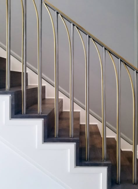 Stair Design Ideas, درابزين السلم, Stair Railing Makeover, Metal Stair Railing, Steel Railing Design, Railing Tangga, Staircase Interior Design, Modern Railing, Modern Stair Railing