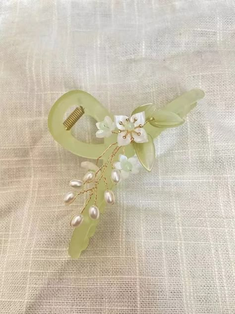 Unique Claw Clips, Green Claw Clip, Cute Claw Clips, Flower Claw Clip, Kawaii Hair Clips, Claw Clip Hair, Hair Tie Accessories, Hair Acessories, Princess Hair