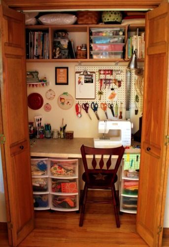 Sewing Desk In Closet, Craft Closet Desk, Hidden Craft Room, Sewing Cupboard Ideas, Closet Sewing Space, Sewing Areas For Small Spaces, Closet Craft Space, Small Sewing Space, Craft Nook