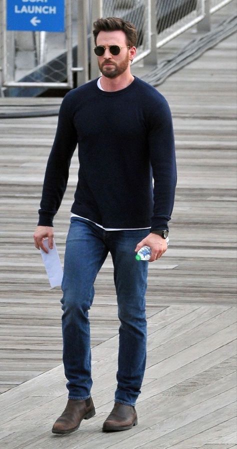 Chris Evans Style Casual, Mens Henley Outfit, Chris Evans Style, Dark Blue Jeans Outfit Men, Stylish Casual Outfits For Men, Dark Blue Jeans Outfit, Dark Jeans Outfit, Blue Jeans Outfit Men, Blue Jeans Outfit