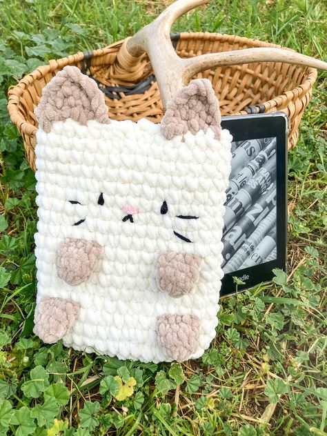 Kitty Kindle Sleeve Crochet Pattern, Cat Crochet Pattern, kindle cover, E reader sleeve, kindle accessories, bookish gifts, cat gifts, book by AllStringsLeadHome on Etsy Crochet Heating Pad Cover, Diy Kindle Cover, Crochet Bookish Things, Cat Crochet Accessories, Kindle Crochet Sleeve, Crocheted Book Cover, Bookish Gifts Diy, Crochet Tablet Sleeve, Bookish Crochet Patterns