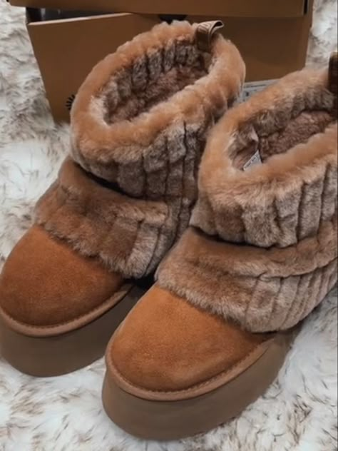 Boot For Women, Platform Boots Women, Ugg Classic Mini, Ugg Classic, Classic Mini, Real Fur, Platform Boots, Suede Heels, Womens Uggs