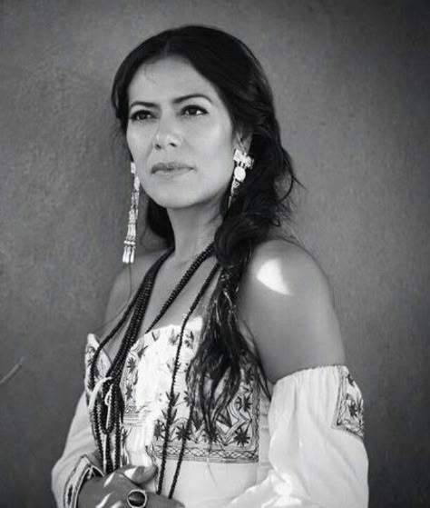 Lila Downs is enchanting Lila Downs, Mexican Music, Lady Luck, Mexican Women, Mexican American, Mexican Culture, Beautiful Lady, Native American Indians, American Singers