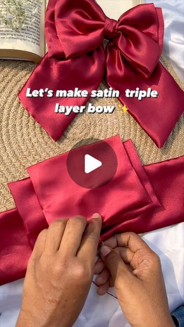 Satin Bow Tutorial, Satin Bow Diy, Homemade Hair Bows, Diy Hair Accessories Tutorial, Hair Ties Tutorial, Bow Hairstyles, Hair Bows Diy Ribbon, Hair Bow Video, Hair Accessories Tutorial