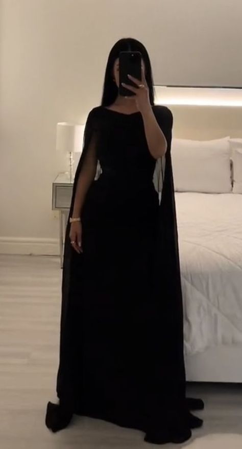 Black Evening Dress Modest, Elegant Dresses Classy Modest Black, Classy Modest Aesthetic, Black Prom Dresses Modest, Black Evening Dresses Elegant Classy, Modest Black Dress Classy, Modest Gowns Evening Classy, Modest Gala Dresses, Elegant Dresses Classy Modest Formal