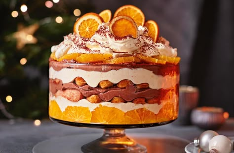 Orange Trifle Recipes, Orange Tiramisu, Tiramisu Trifle, Chocolate Orange Cheesecake, Cedric Grolet, Trifle Dessert Recipes, Fruit Trifle, Trifle Recipes, Trifle Dish