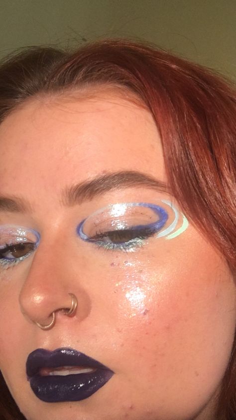 Saturn Makeup Look, Glitter Graphic Liner, Sza Concert Makeup, Saturn Inspired Outfit, Jeff Satur Concert, Saturn Makeup, Punk Makeup Ideas, Eye Makeup Concert, Winter Eyeliner