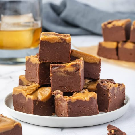 Peanut Butter Whiskey Fudge Boozy Fudge, Whiskey Fudge, Almond Joy Bars Recipe, Recipes Using Condensed Milk, Alcohol Desserts, Buckeye Recipe, Microwave Peanut Butter Fudge, Easy Fudge Recipe, Peanut Butter Whiskey