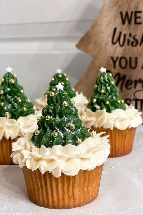 very pretty cupcskes Christmas Cupcakes Recipes, Easy Christmas Cake Recipe, Christmas Cupcakes Decoration, Christmas Cake Designs, Holiday Cupcakes, Christmas Cupcake, Christmas Sprinkles, Cupcakes Decorados, Xmas Cake