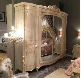 Vintage Glamour Home Decor, Light Pink Vanity Chair, Colorful Nursery Aesthetic, Casa Vintage, Mirror On The Wall, Pretty Room, Aesthetic Rooms, Dream Room Inspiration, Chic Bedroom