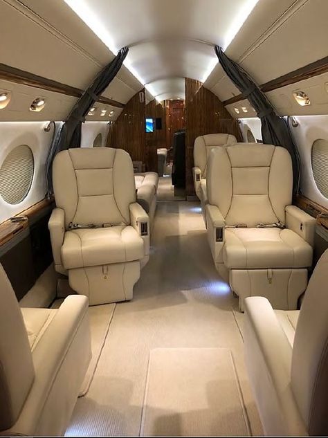 Traveling Luxury, Jets Privés De Luxe, Airport Chic, Private Jet Interior, Jet Privé, Luxury Private Jets, Luxury Family, Private Plane, Private Jets