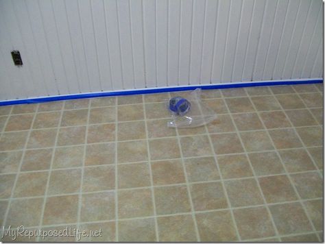 how to paint vinyl flooring - can't wait to cover up the ugly linoleum in the kitchen!! Paint Vinyl Flooring, Roll Vinyl Flooring, Painted Vinyl Floors, Paint Vinyl, Bathroom Vinyl, Kitchen Vinyl, Vinyl Floors, Painted Vinyl, Diy Stairs