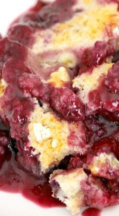 Triple Berry Cobbler, Fruit Cobbler Recipe, Mixed Berry Cobbler, Cake Mix Cobbler, Berry Cobbler Recipes, Blueberry Cobbler Recipes, Cobbler Recipes Easy, Strawberry Cobbler, Cobbler Topping