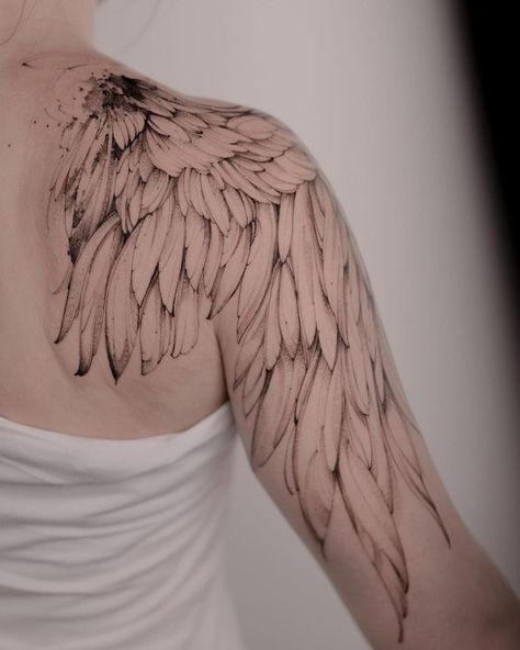 wing tattoo Angel Wings Tattoo Shoulder, Angel Wing Arm Tattoo, Wing Tattoo On Shoulder, Wing Tattoo Arm, Angel Wings Tattoo On Back, Eagle Wing Tattoos, Alas Tattoo, Wing Tattoos On Back, Hawk Tattoo