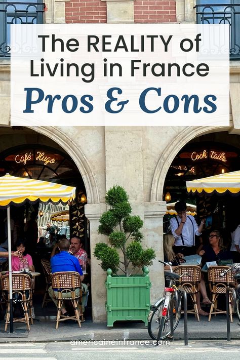 Café Hugo, a well-known café in the Place des Vosges in Paris. Clients are seating at tables nestled under the arcades. Two yellow and white striped umbrellas stand out against the neutral and brick facade. Living In France Life, French Customs, France Lifestyle, Moving To France, Travel Thoughts, France Summer, Living In France, Life In France, Life In Paris