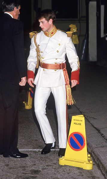 The Crown Season, Prince Costume, Prince Clothes, Photos Of Prince, Principe William, Duke Of Edinburgh, Diana Fashion, Charles And Diana, Young Prince