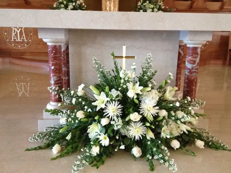 Church Arrangement Easter Church Flowers, Alter Flowers, Easter Floral Arrangement, Church Wedding Flowers, Easter Flower Arrangements, White Flower Arrangements, Altar Arrangement, Church Altar, Altar Flowers