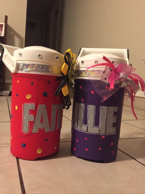 Drill team big sister, little sister spirit water jugs Sister Reveal Ideas, Basket Decor Ideas, Wheat Pancakes, Water Jugs, Big Sister Little Sister, Drill Team, Plastic Basket, Basket Decor, Cheer Gifts