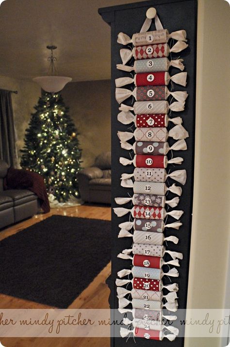 How cute. Use old toilet paper rolls and fill with candy and kids get to u wrap each day Candy Advent Calendar, Christmas Advent Calendar Diy, Advent Ideas, Calendar Craft, Advent Calendar Ideas, Advent Calenders, Diy Calendar, Diy Advent Calendar, Christmas Calendar