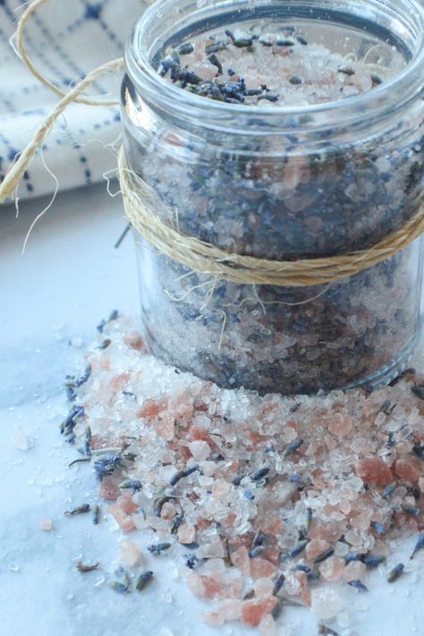 Make Your Own Bath Salts, Diy Bath Salts With Essential Oils, Diy Bath Soak, Himalayan Bath Salts, Epsom Salt Benefits, Bath Salts Recipe, Himalayan Salt Bath, Bath Salts Diy, Epsom Salt Bath