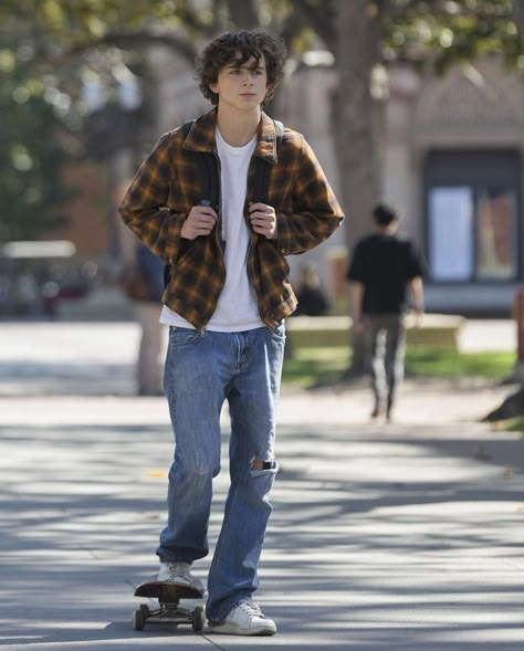 Timothée Chalamet in Beautiful Boy, 2018 Skater Boy Outfits, Skateboard Style, Indie Boy, Timmy Chalamet, Skater Boys, Sneaker Trend, Guy Fits, Lil Timmy Tim, Timmy T