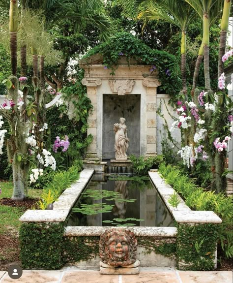 Garden Follies, Tropical Architecture, Italian Garden, Garden Fountain, Secret Gardens, Romantic Homes, Garden Fountains, Vintage Garden, Pretty Places