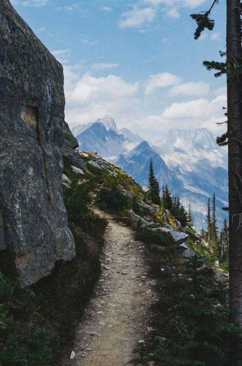 Hiking Wallpaper Aesthetic, Sable Peak Aesthetic, Hiking Aesthetic Wallpaper, Hiking Aethestic, Hiking Asethic, Hiking Mountain Aesthetic, Hiking Aestethic, Adventours Aesthetic, Vision Board Mountains