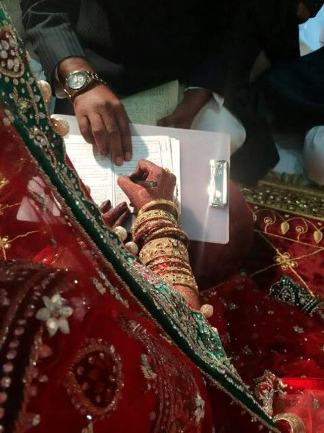 Nikah Signature Photography, Fake Nikkah Snaps, Sindhi Girls Dpz, Sindhi Wedding, Nikah Photography, Engagement Hand, Best Friend Dates, Funny Images With Quotes, Bridal Songs