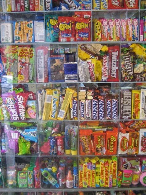 Snacks From Store, Sleepover Snacks, Money Food, Candy Room, Pyjamas Party, Snack Station, Snack Organizer, Sleepover Food, Candy Snacks