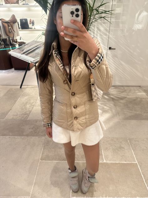 🍂 Effortless Fall Chic! 🍁 Loving this beige burberry jacket with a soft white skirt and suede high-tops. Perfect blend of cozy and luxe for autumn! ✨ #FallFashion #ChicAndCozy #NeutralTones Burberry Jacket Outfit, Fall Chic, Burberry Outfit, Baddie Aesthetic, Burberry Jacket, Jacket Outfit, White Skirt, Soft White, White Skirts