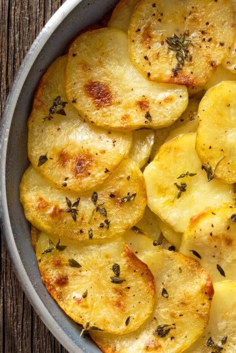 Pommes Anna Jamie Oliver Pommes Anna Potatoes, Anna Potatoes, Pommes Anna Recipe, Thanksgiving Meal Recipes, Potatoes Anna, Pommes Anna, Chef Jamie Oliver, Potatoe Recipes, Leftover Chicken Recipes