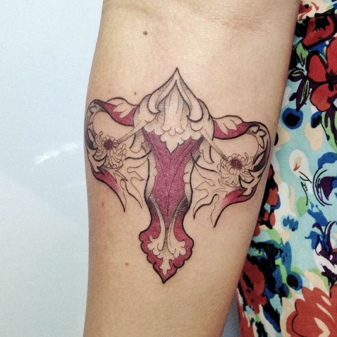 #utero #tattoo #grlpwr #tatuagem #tatuagem #femaletattoo #sp Ovaries Tattoo, Uterus Tattoo, Utero Tattoo, Omerta Tattoo, Desenho Tattoo, Angel Tattoo, Tattoo Sketches, Blackwork, Tattoo Design