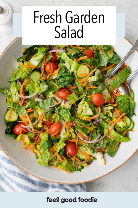 Classic Green Salad, Garden Salad Ideas, House Salad Recipe, Raw Vegetable Salad, Light Salads, Everyday Salad, Freeze Meals, Salad Vinaigrette, Garden Salad Recipe