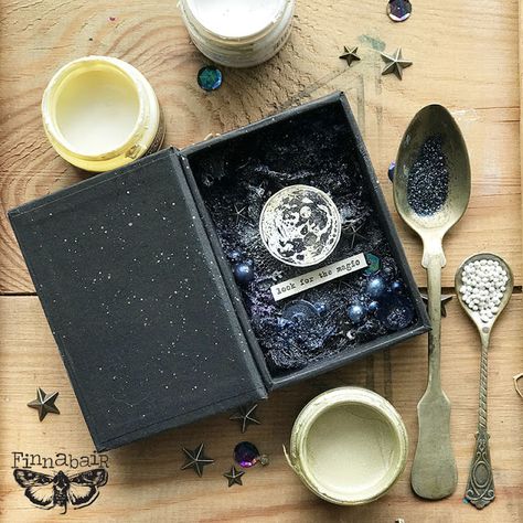 Look for the Magic - Galaxy Box Magic Box Ideas, Altering Books, Box Video, Diy Galaxy, Magia Das Ervas, Art Mediums, Polish Artist, Gift Wrapping Inspiration, Art Basics