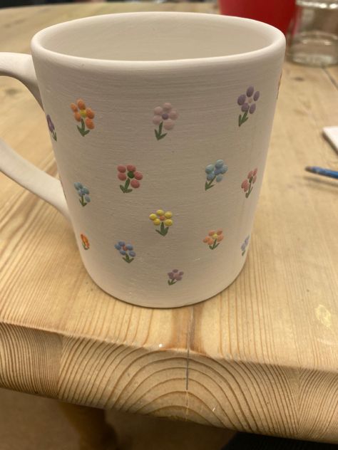 Cute Mug Ideas Paint, Painted Cup Ideas, Pottery Mug Inspiration, Painted Cups Diy, Painting Ideas On Mugs, Flower Painted Pottery, Easy Pottery Designs Painted, All Fired Up Pottery Ideas, Cute Cup Painting Ideas