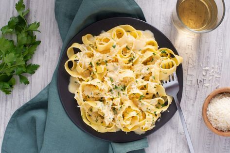 Garlicky Fettuccine Alfredo - Better Than Bouillon Better Than Bullion Recipes, Better Than Bouillon Recipes, Beef Stroganoff Recipes, Bouillon Recipe, Stroganoff Recipes, Recipes Supper, Roasted Garlic Recipe, Cooking Painting, Recipes Noodles