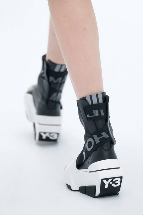 Y 3 Adidas, Techwear Shoes, Futuristic Shoes, Sci Fi Fashion, Space Fashion, Summer Footwear, Kawaii Shoes, Cyberpunk Fashion, Futuristic Fashion